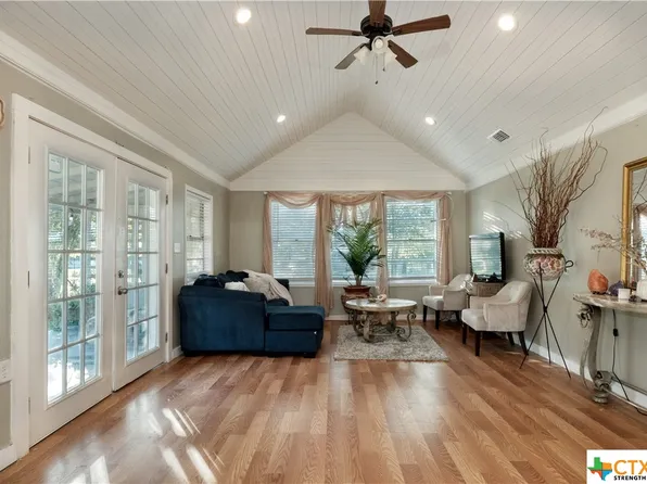 1205 Caldwell St, Lexington, TX 78947