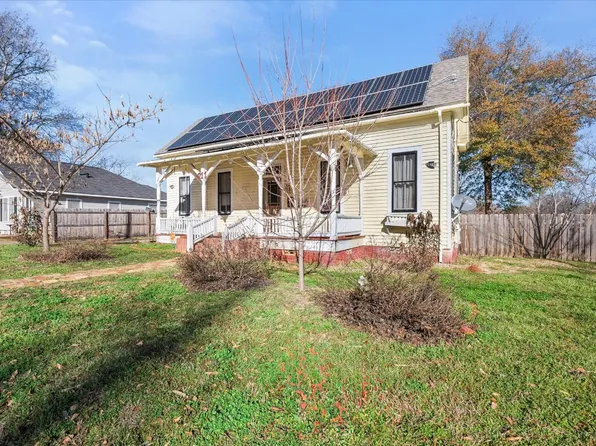 211 E Angelina St, Palestine, TX 75801