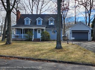 31 Wayside Dr, Brick, NJ 08724