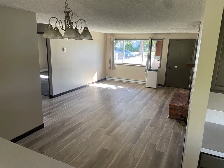 3312 S Raymond Cir — Photo 4