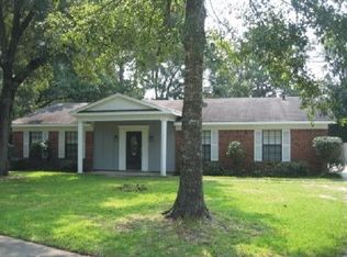 5855 Woodgate Ct, Mobile, AL 36609