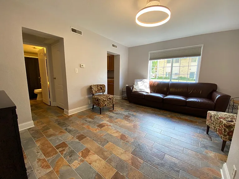 502 Grandview Ct — Photo 5