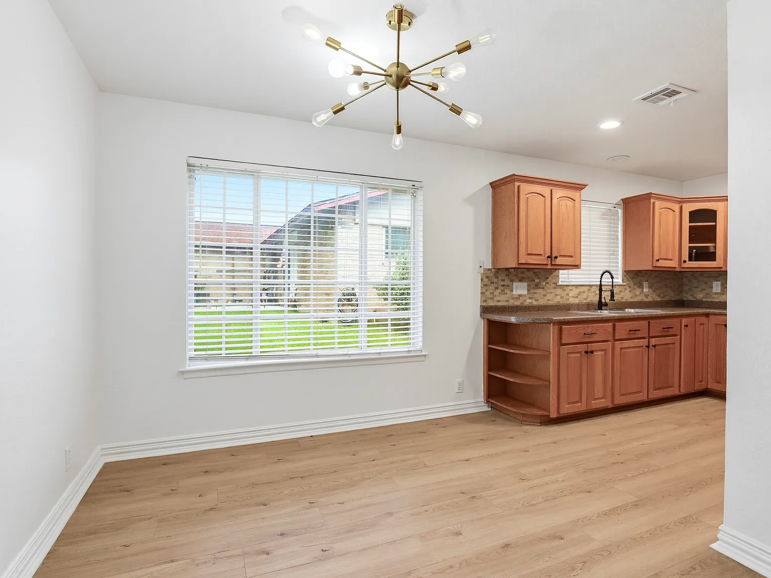 3 bed, 1325 sqft, $1,650 — Photo 4