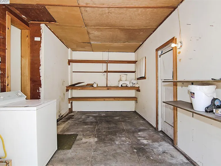 555 Hawthorne Ave — Photo 6