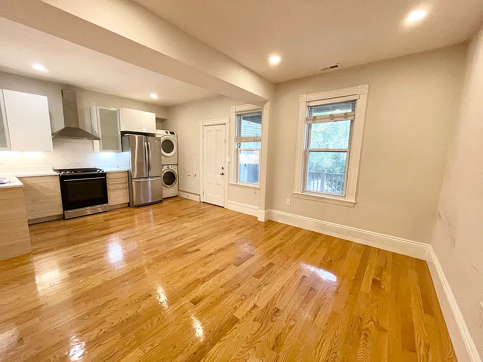 109 Buttonwood St #2