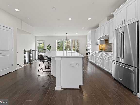 5th image of 3977 Norton Pl