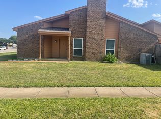 2822 Meadow Park Dr, Bedford, TX 76021