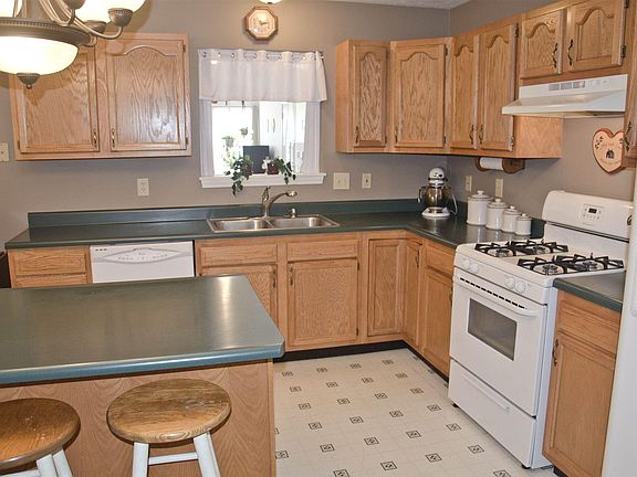 5th image of 203 Trowbridge Dr