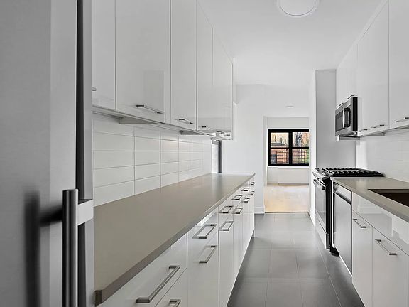 5th image of 160 E 38th St APT 2B