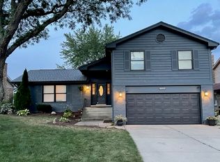 1527 Huntleigh Dr, Wheaton, IL 60189