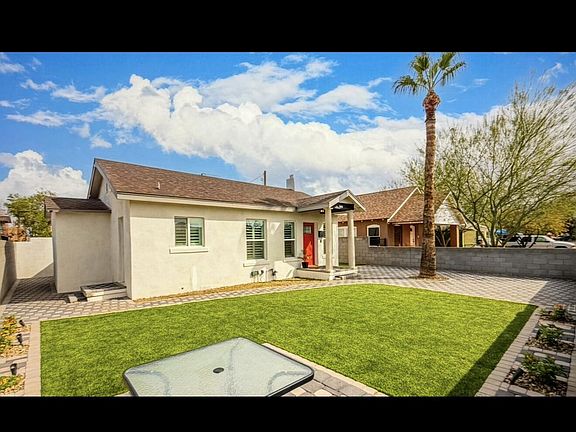 2nd image of 809 N 11TH Avenue