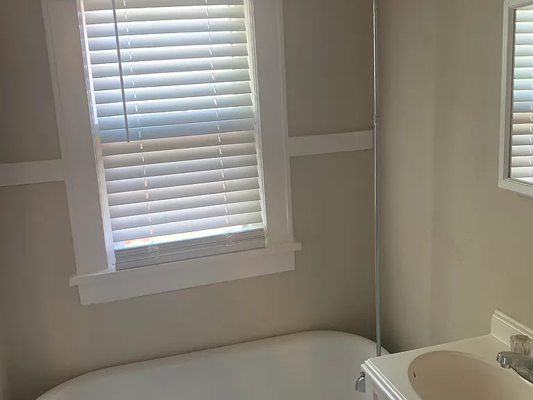 2521 1/2 N Robinson Ave #1 — Photo 19