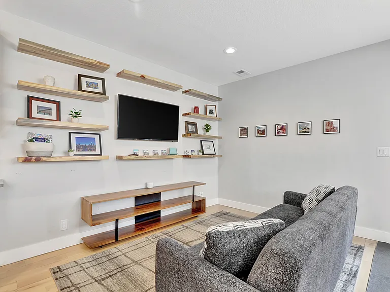 2520 N Lafayette St — Photo 5