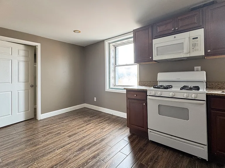 829 Southwest Blvd #2 — Photo 5