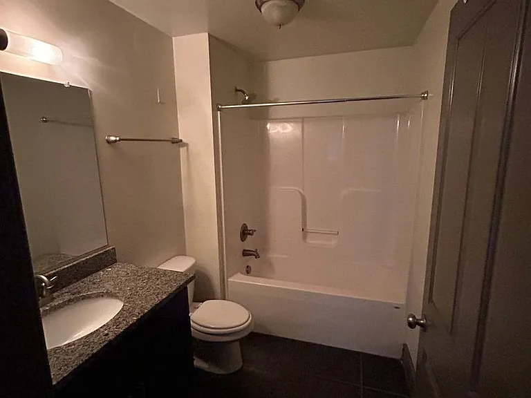 1100 Hull Street Apartments — Photo 9