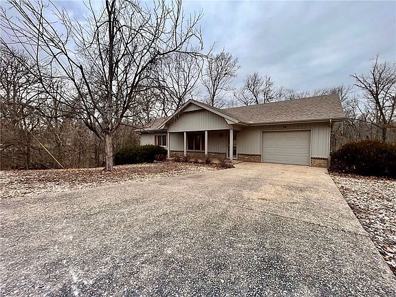 3rd image of 14 Betty Ln