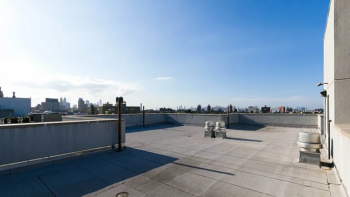 Rented by Tapiro Realty | media 13