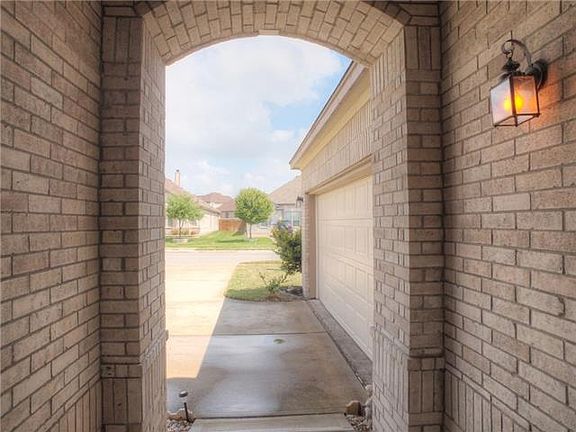 5th image of 705 Willow Walk Dr
