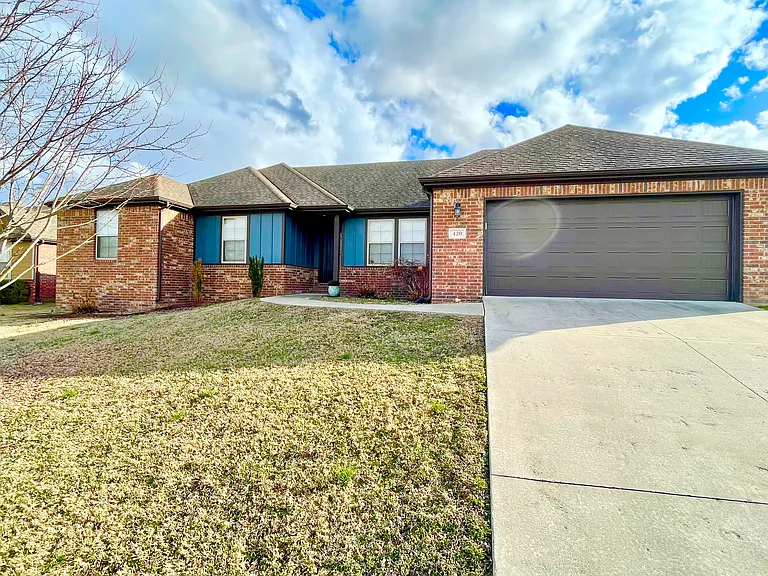420 Trieste Dr — Photo 35