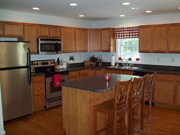 2nd image of 416 Berry Hill Rd