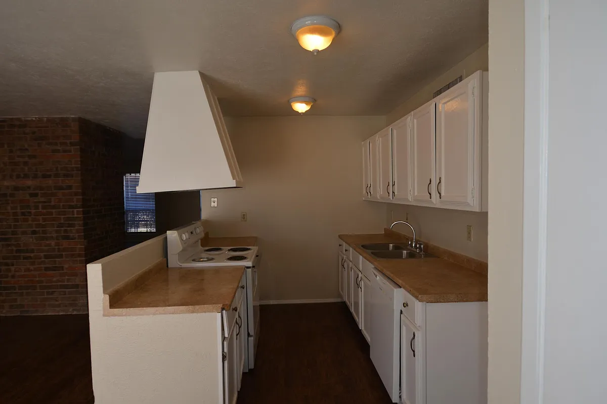 Building Photo - 6706 Crestfield Dr