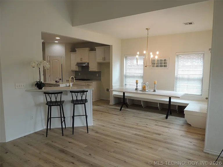 4416 W Indianola St — Photo 17