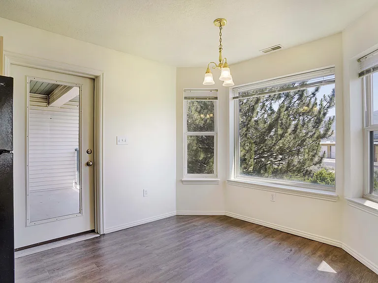 Hanbury Manor Apartments — Photo 16
