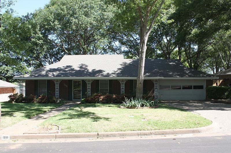 1st image of 1200 Lancashire Dr