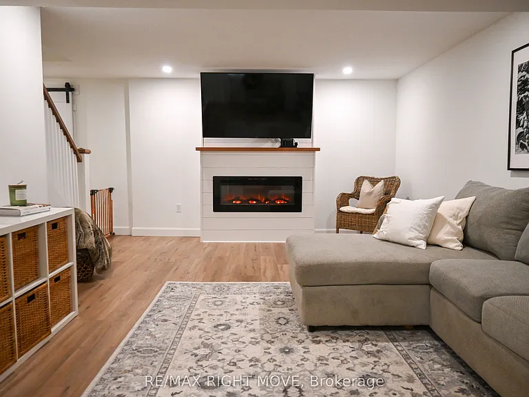 4287 Huronia Rd — Photo 22