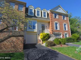 4258 Fox Lake Dr, Fairfax, VA 22033