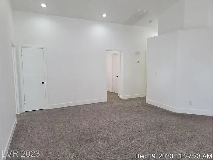 3 bed, 2.0 bath, 1315 sqft, $2,337 — Photo 4