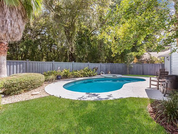 4th image of 8509 Majestic Oaks Dr S