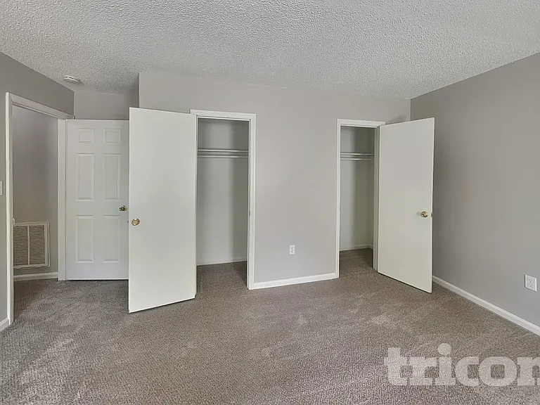 7400 Palmetto Ct — Photo 9