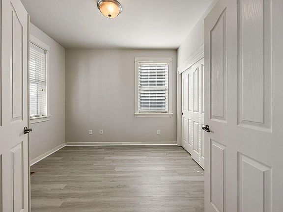 4th image of 533 N Mountain Ave