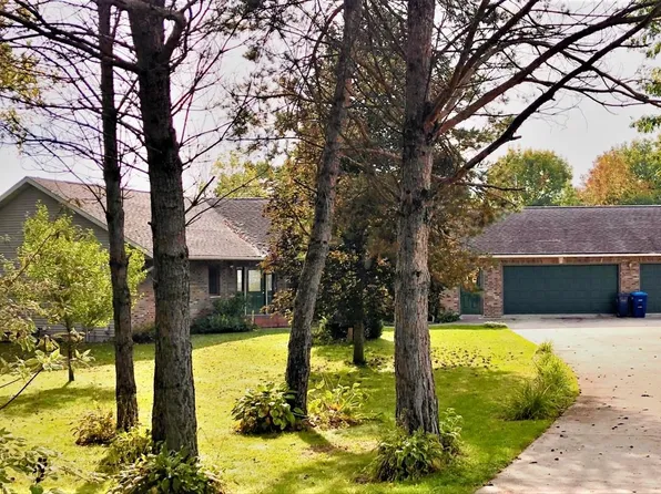 210 Valleyview Dr, Guttenberg, IA 52052