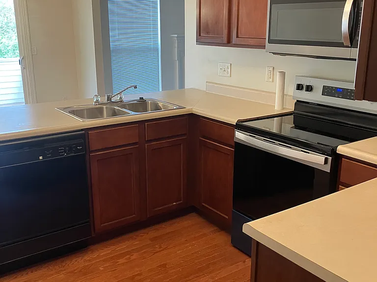 1711 Ambrose Terrace Dr — Photo 8