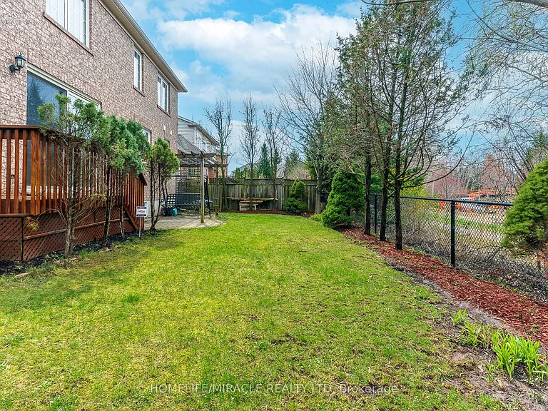 2299 Glazebrook Cir — Photo 49