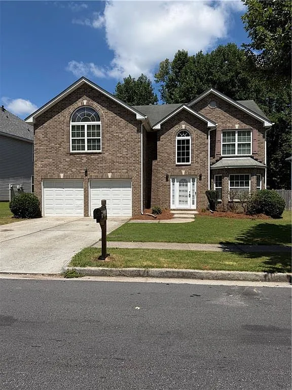 4 bed, 2.5 bath, 2494 sqft, $2,500 — Photo 1