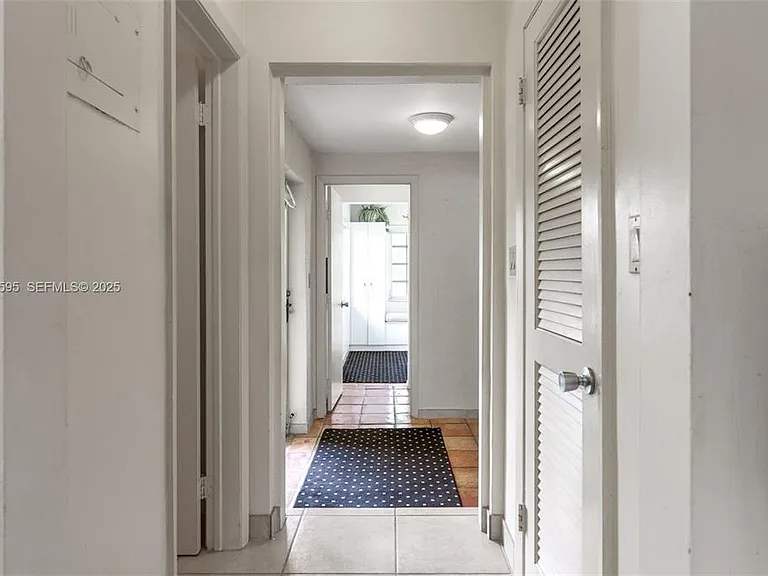 2130 NE 15th St — Photo 14