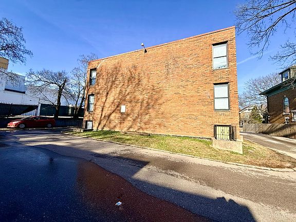 5th image of 911 Rogers Pl