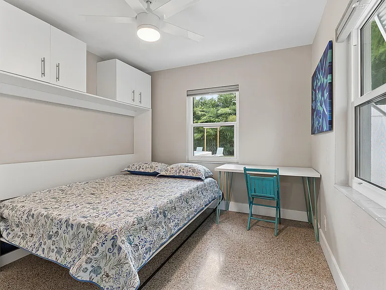 127 SW 10th Ave — Photo 14