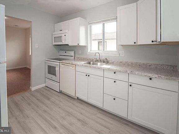 3rd image of 4117 Meadowland Ct #9