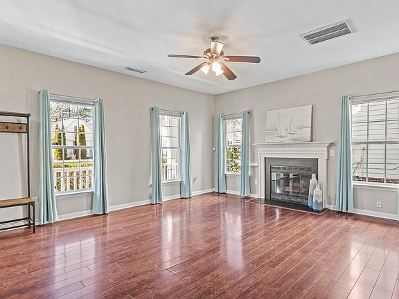 5th image of 317 Stone Hedge Ct