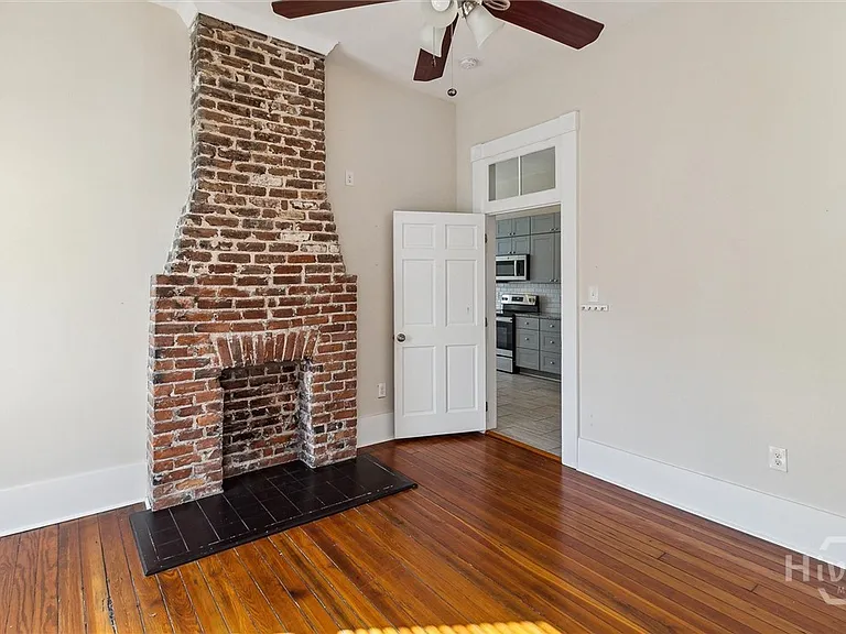 413 E Waldburg St #B — Photo 22