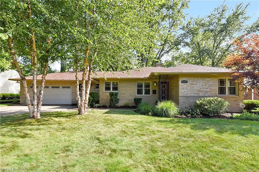 22301 Hilliard Blvd photo 1