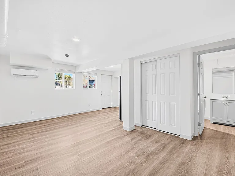 1121 Daisy Avenue — Photo 9