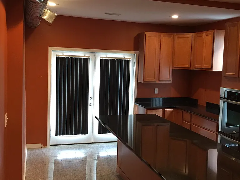 2035 N Avers Ave #2 — Photo 16