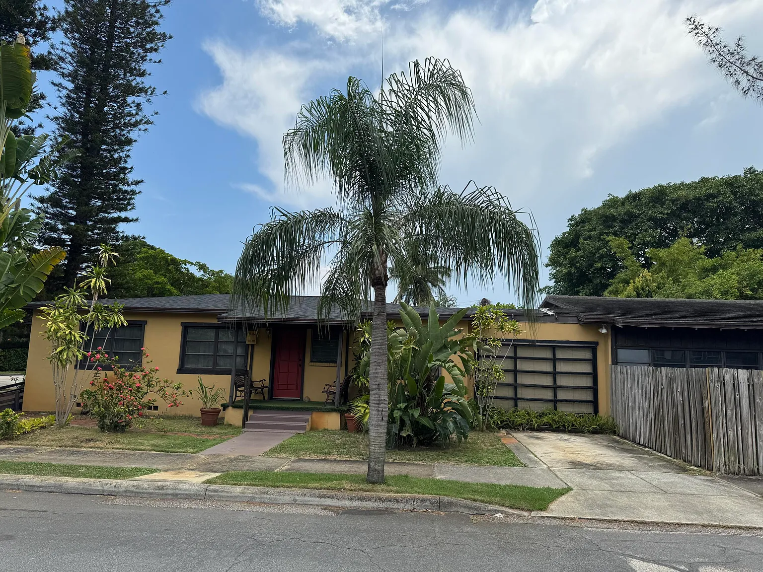 2 bed, 1.0 bath, 2266 sqft, $2,295 — Photo 4