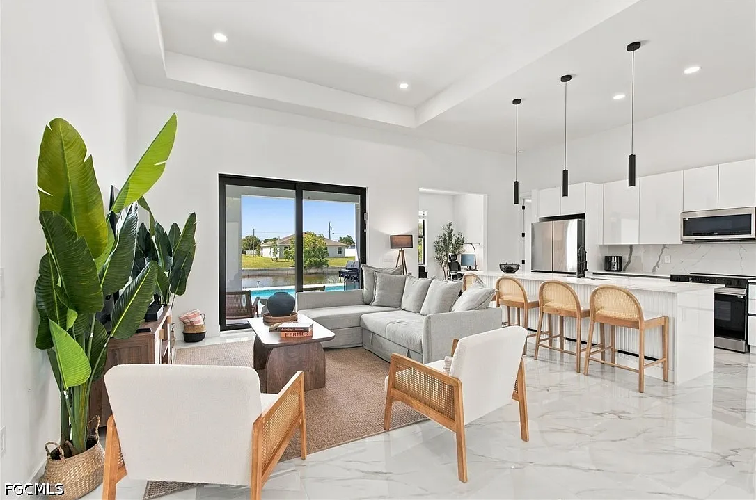 3 bed, 3.0 bath, 1623 sqft, $6,000 — Photo 3