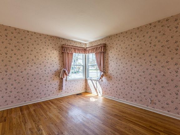 2nd image of 2220 Booksin Ave